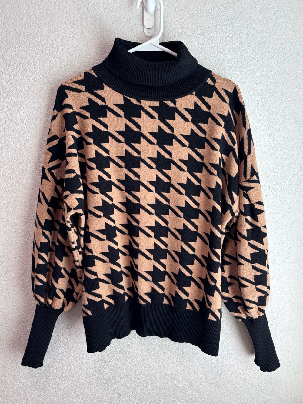 Sioni Houndstooth Turtleneck Knit Sweater Black and Camel Women’s Size Large